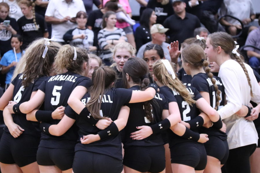 Lady Raider Volleyball Continues Winning Streak to Area