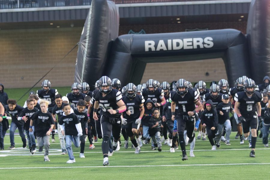 The+Raiders+will+play+their+first+playoff+game+against+Springtown+tonight+in+Snyder.