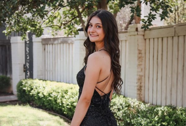 Junior Berkeley Cleavinger Gets Ready to go to Prom 